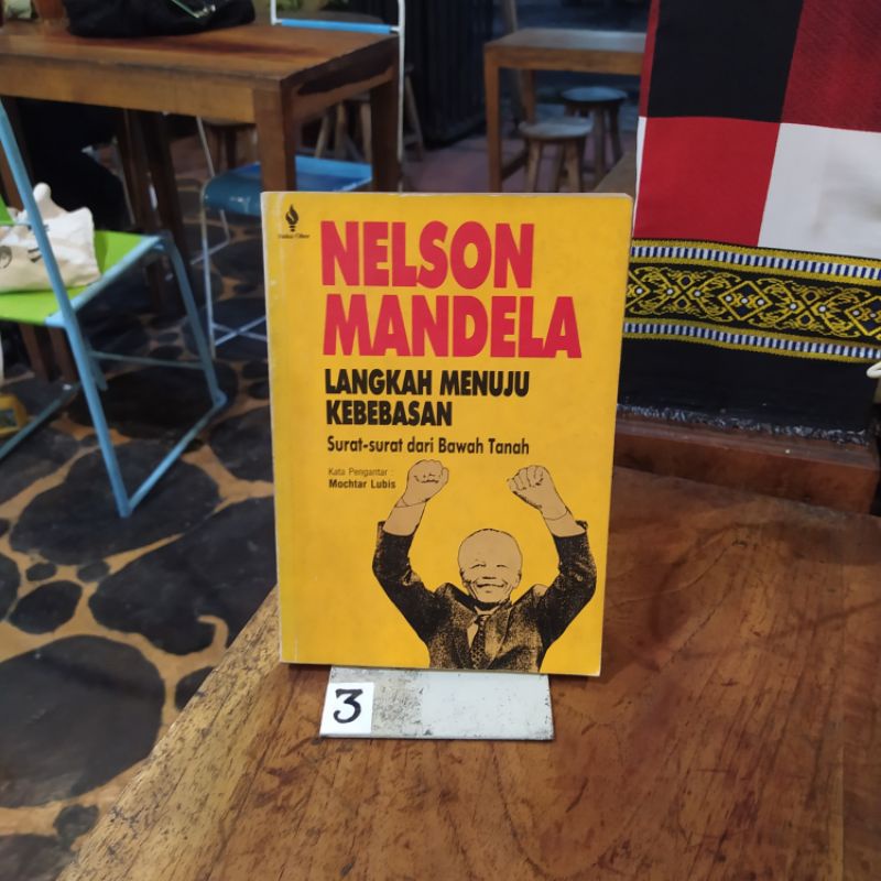 BUKU NELSON MANDELA LANGKAH MENUJU KEBEBASAN SURAT SURAT DARI BAWAH TANAH