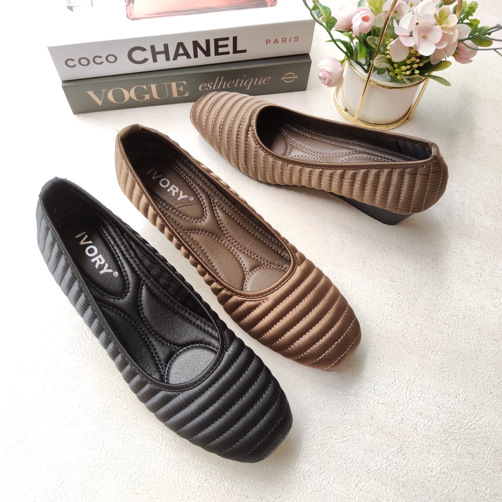 IVORY  Sepatu Wanita Wedges Jumbo 41-44 Satin B646-C1