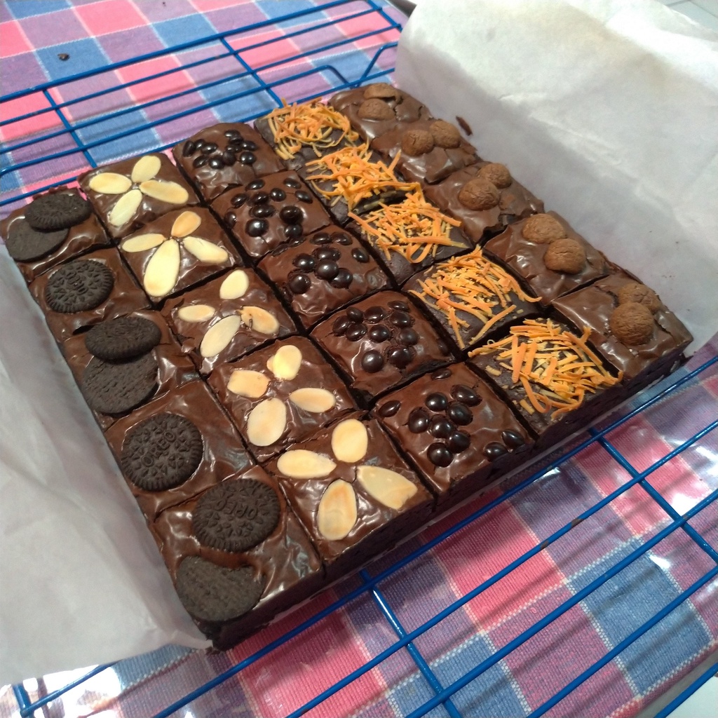

Brownies Sekat 20 x 20 cm (isi 25)