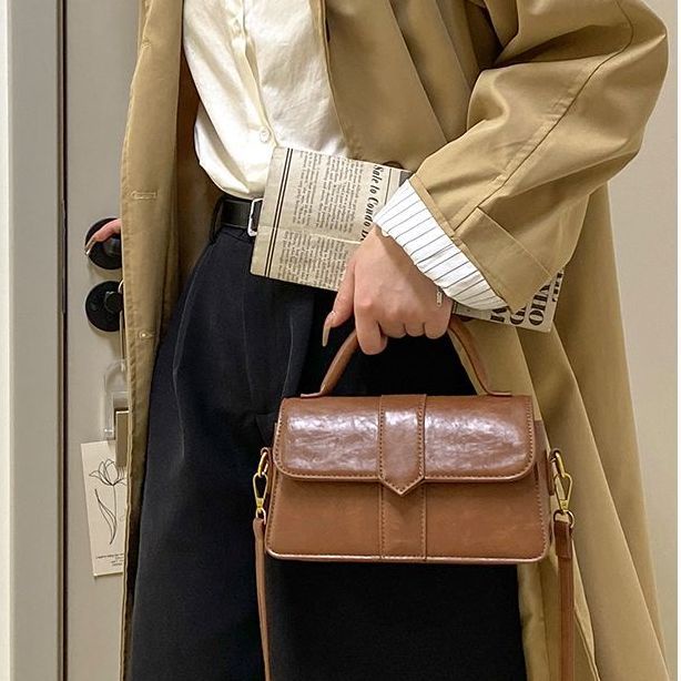 Red High-End Niche Desain Tas Wanita 2022 Baru Musim Gugur dan Musim Dingin Single Bahu Messenger Tas Retro All-Match portabel Kecil Persegi Tas