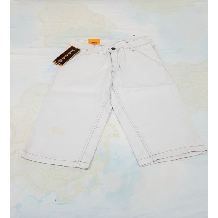 Celana Pendek Selutut Wanita