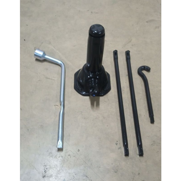 DONGKRAK MOBIL UNTUK  KIJANG INOVA, INOVA REBORN, FORTUNER KUNCI RODA DAN HANDLE PEMUTAR