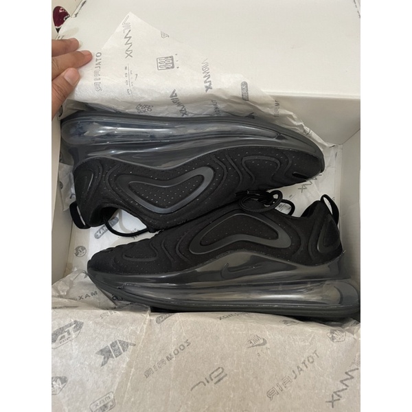 W NIKE AIR MAX 720