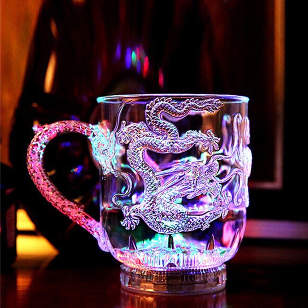 ღ Lampu Led Naga Piala Anggur Kaca Bar Wiski Mug Bir Piala Berkedip Warna Air Diaktifkan Bersinar Mug Rainbow Warna cahaya Botol Air Dekorasi Aksesoris