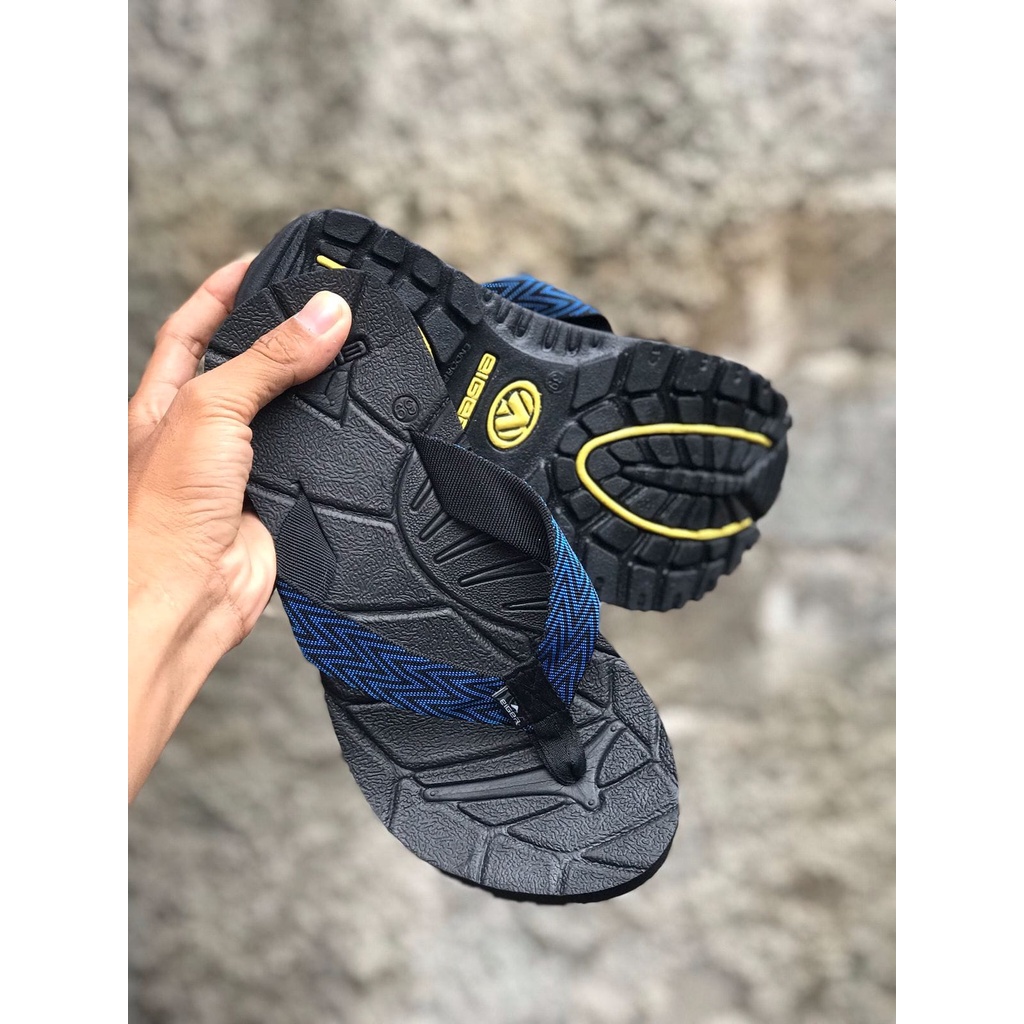 Sandal Jepit Gunung Pria dan Wanita Sandal Outdoor Terlaris