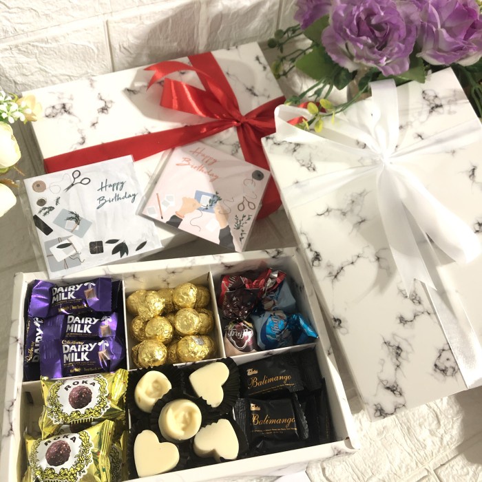 

✨READY✨ -HAMPERS COKLAT VALENTINE COKLAT GIFT BOX CADBURRY BACA DESKRIPSI :) - Box sekat 6- 1.1.23