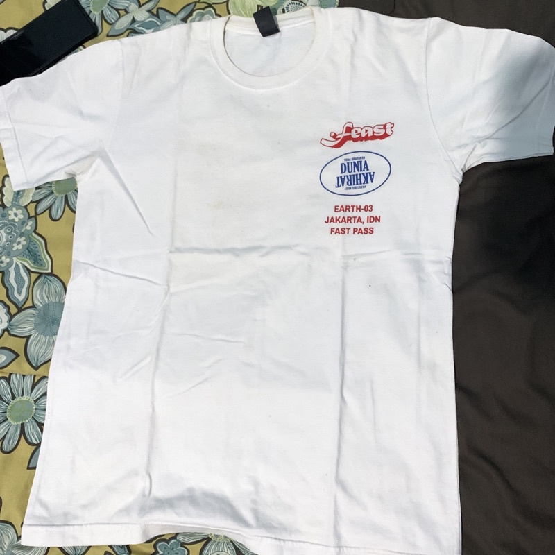 Preloved Sukajan dan Feast .Feast Official Merch Kaos kelelawar reissue