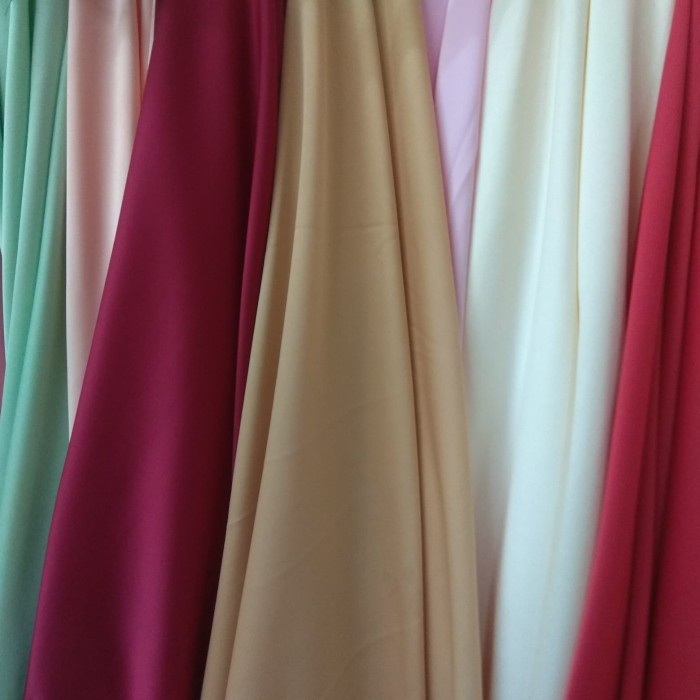 Kain Kain Satin Maxmara Pure Silk /1 Meter