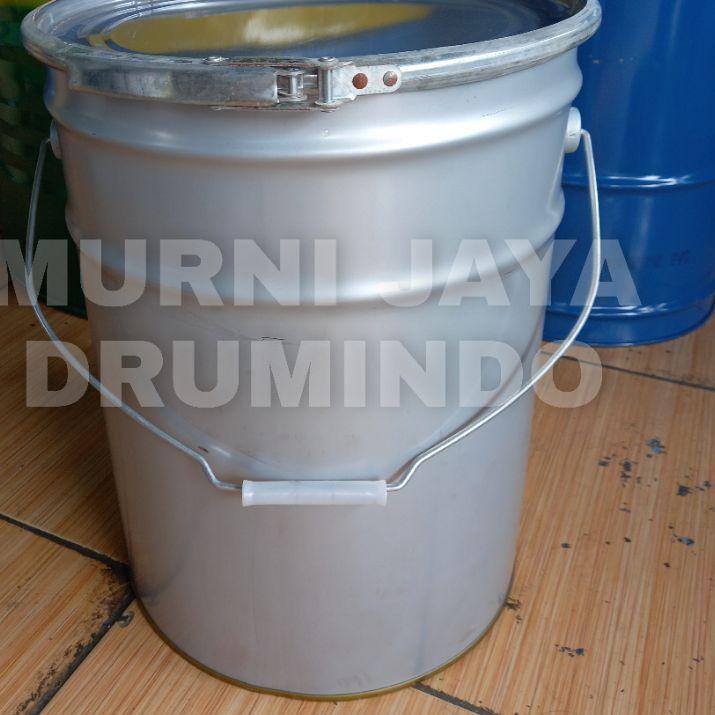 Depan Ember kaleng klem bekas 25 kg