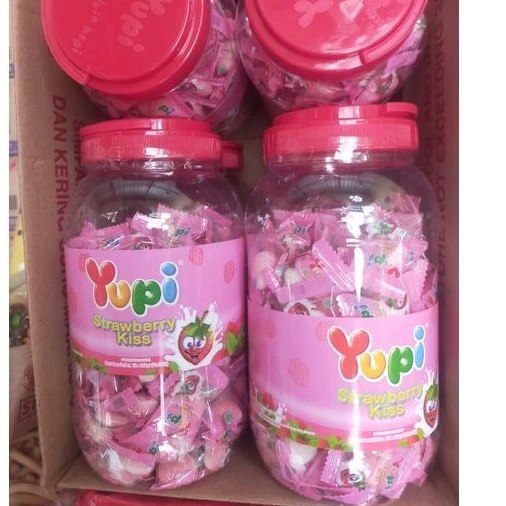 

Yupi toples permen strawberry kiss 300gr