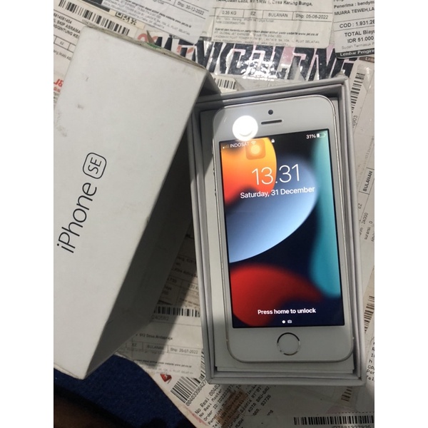 iPhone se 2016 128gb silver fullset.