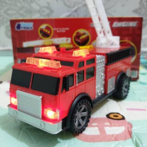 MIA.30Ja23ᴳ ▫ mainan truk pemadam kebakaran fire truck ladder truk tangga suara sirine dan lampu