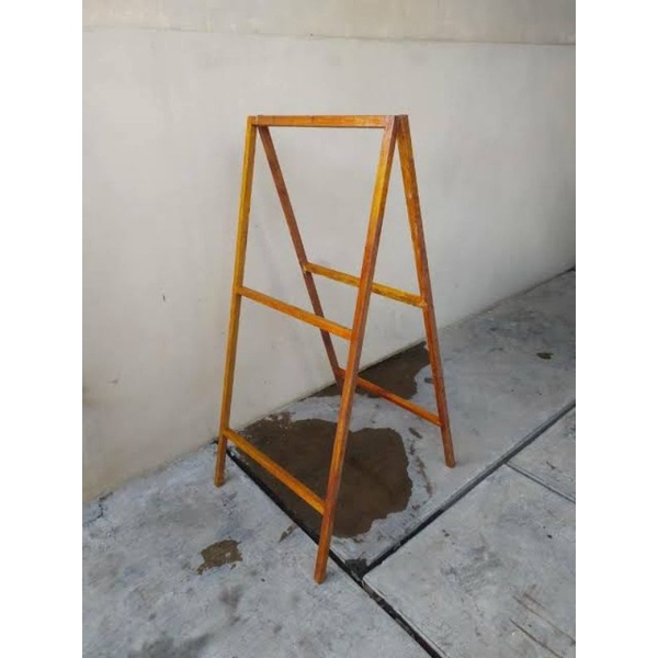 STAND BANNER KAYU/BANER SEGITIGA/BANNER PAJANGAN/BANNER MURAH