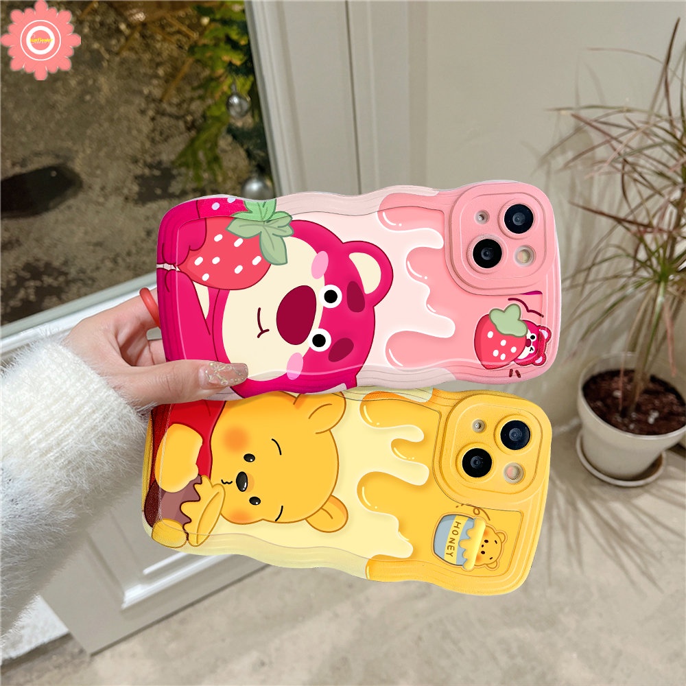 Kartun Manyo Strawberry Bear Case Kompatibel Untuk iPhone 7Plus XR 11 13 12 14 Pro Max X XS Max 6s 14 7 8 6 Plus SE 2020 Lucu Winnie The Pooh Lembut Tpu Penutup Tepi Bergelombang