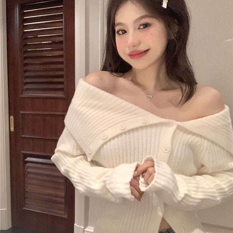 Red Sweater satu bahu biru muda gaya Hong Kong wanita musim gugur dan musim dingin garis lembut slim-fit short single-breasted bottoming shirt off-shoulder top