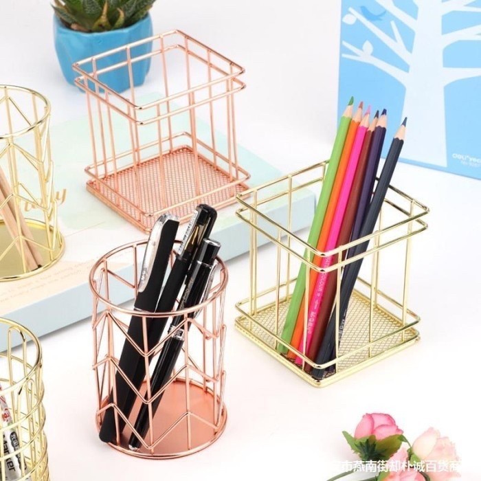 

Terlaris ✨ -Metal Storage Brush / Pen Holder / tempat kuas / pulpen / pensil - Geometric Gold- 2.1.23