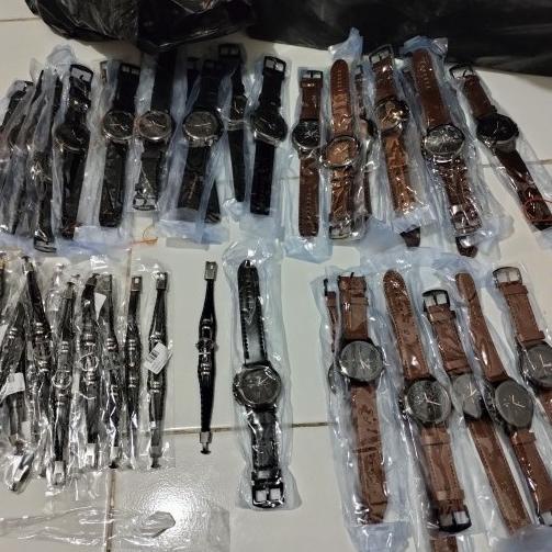 Jam Tangan Pria Swiss Army Model Tali Kulit Bonus Gelang Gaul