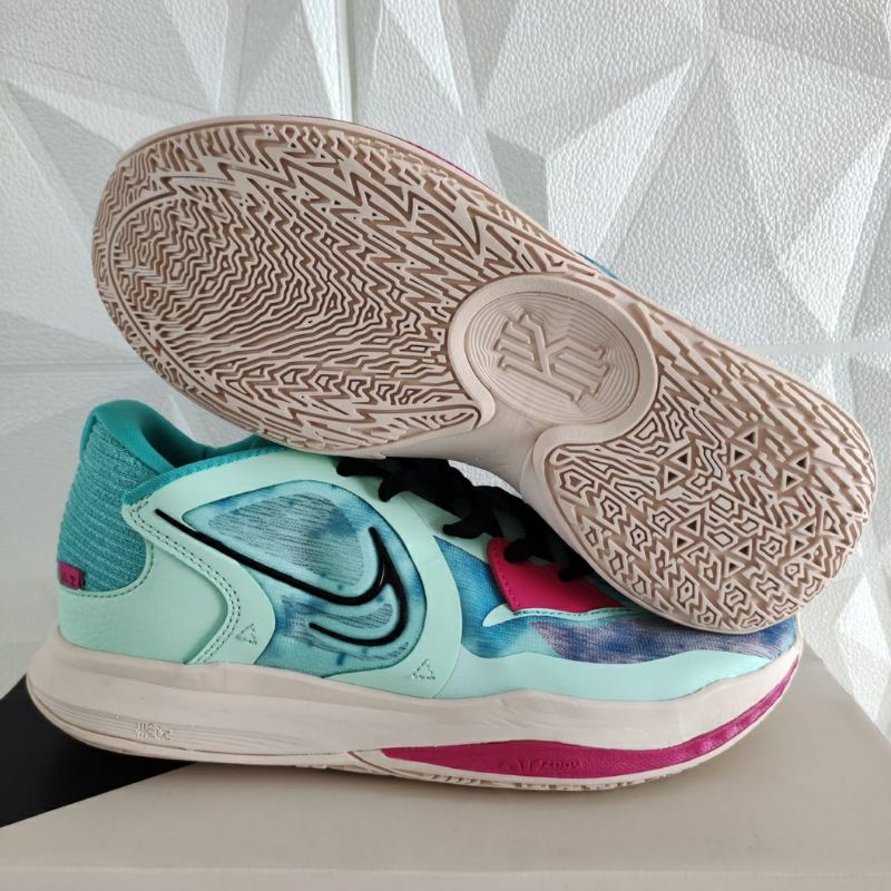 SEPATU BASKET KYRIE 5 LOW COMMUNITY