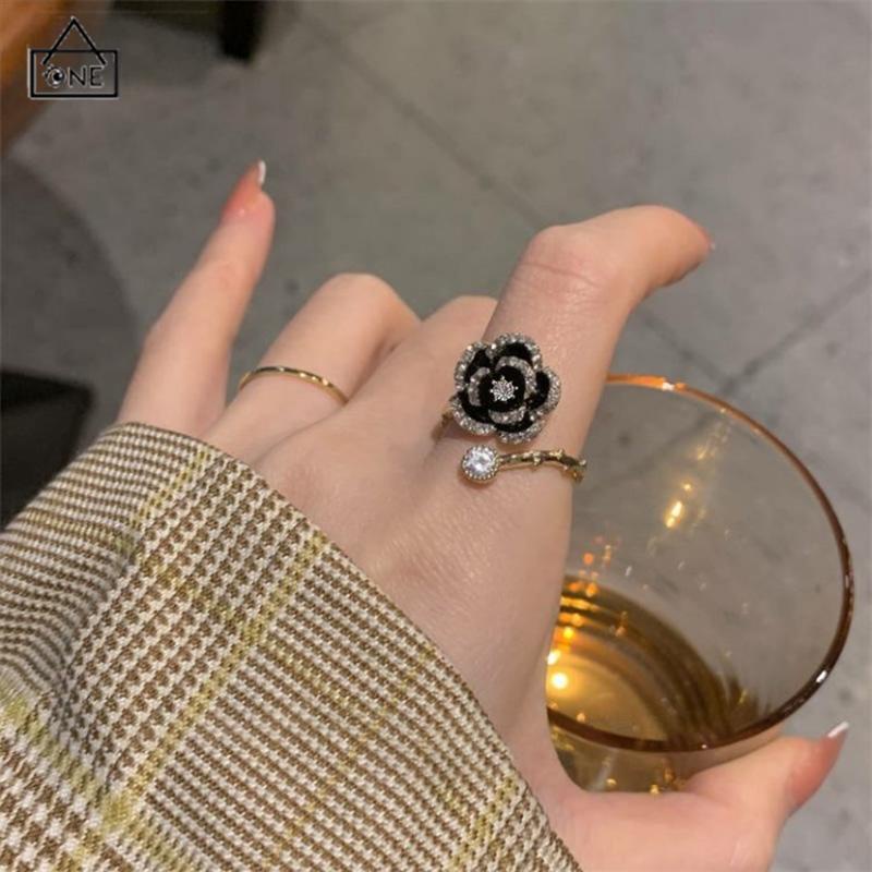 COD❤️Cincin Camellia Berlian Aksesori Cincin Mewah Wanita-A.one