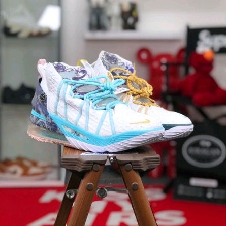 Nike LeBron 18 &quot;Reflections Flip&quot;