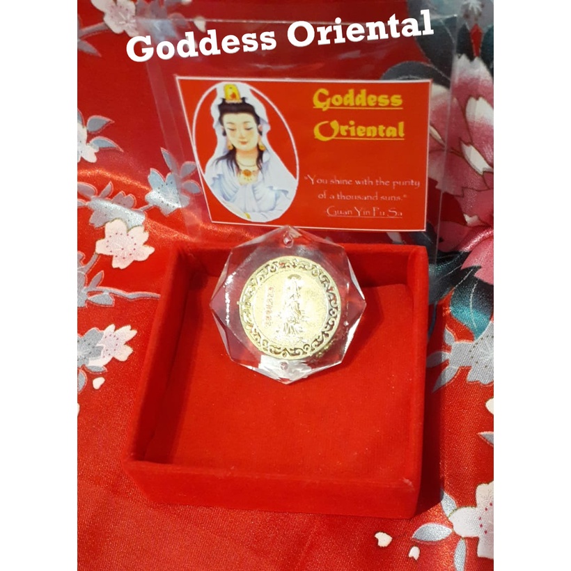 Kristal Dewi Kwan Im Emas Mengkilap Liontin  + Gratis Kotak Perhiasan / Crystal Guan Yin Gold Gold S