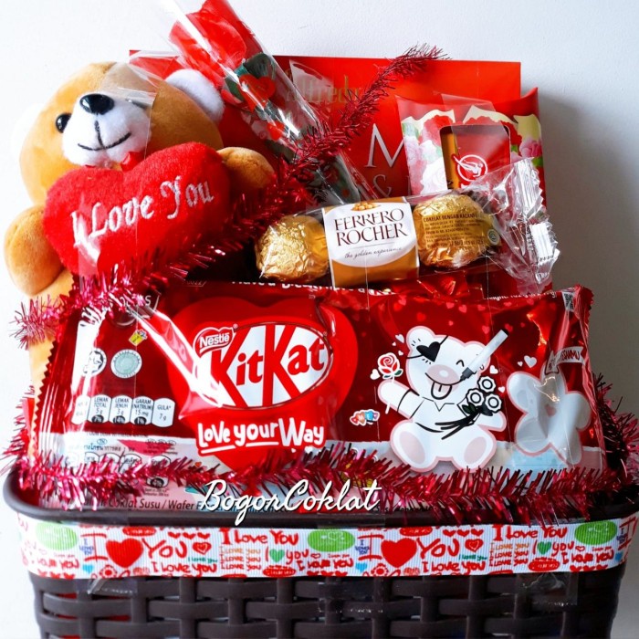 

✨READY✨ -Hampers Valentine Teddy Mawar KitKat- 1.1.23