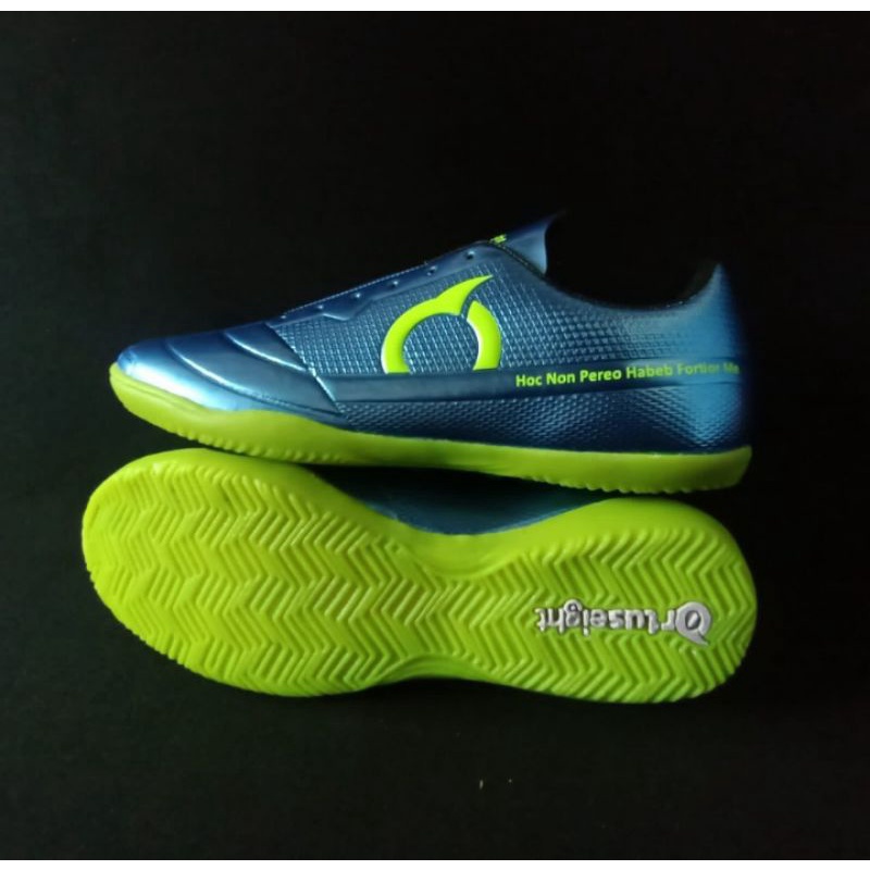 sepatu futsal ortuseight asli keren banget