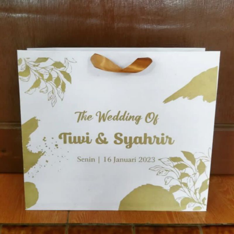 

PAPERBAG CUSTOM UKURAN 30×10×25 FREE DESIGN LIPATAN RAPI DAN TEBAL
