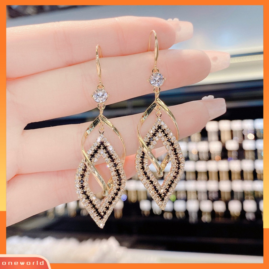 [ONE] 1pasang Menjuntai Anting Vintage Berongga Keluar Geometris Berlian Imitasi Mengkilap Hias Berdandan Hadiah Wanita Double Layer Belah Ketupat Liontin Kait Anting Perhiasan Aksesoris