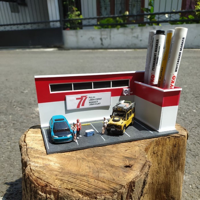 

Terlaris ✨ -Diorama hotwhleels, tomica, mini GT dll 1:64 + Tempat Pensil (P1) - Merah Putih- 2.1.23