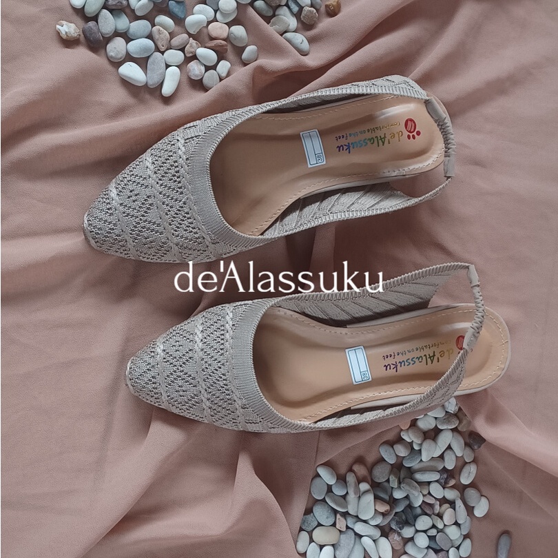 Alassuku.ID - Sepatu Slip On Rajut Tali Belakang Hak 2cm