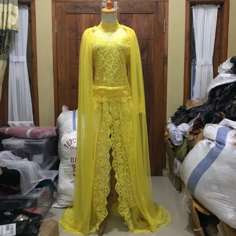 Kebaya Pengantin Sayap Pundak / Gaun Akad Ekor / Kebaya Ekor Panjang