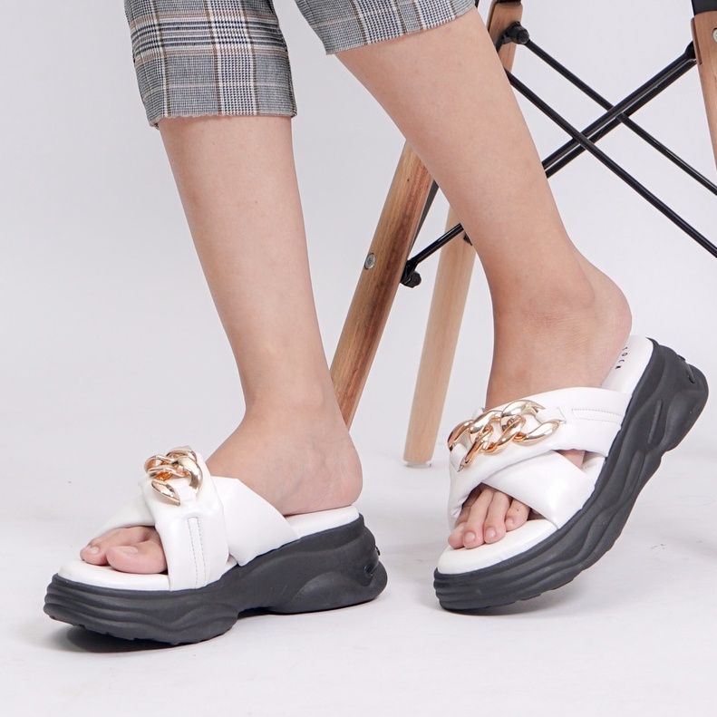LAPEPA YUK - Dunkenstock CHARLEE Sandal Wanita Wedges Silang Chain Tinggi 5cm Size 36 - 40 Casual Sendal Platform Bellezza 37 38 39 Santai Slop Belleza Warna Black Hitam Putih Selop Premium Original Beleza Kekinian Terbaru Shoes ORI Mall Official Store