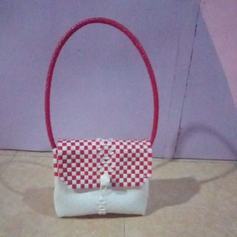 Tas anyaman jali tutup