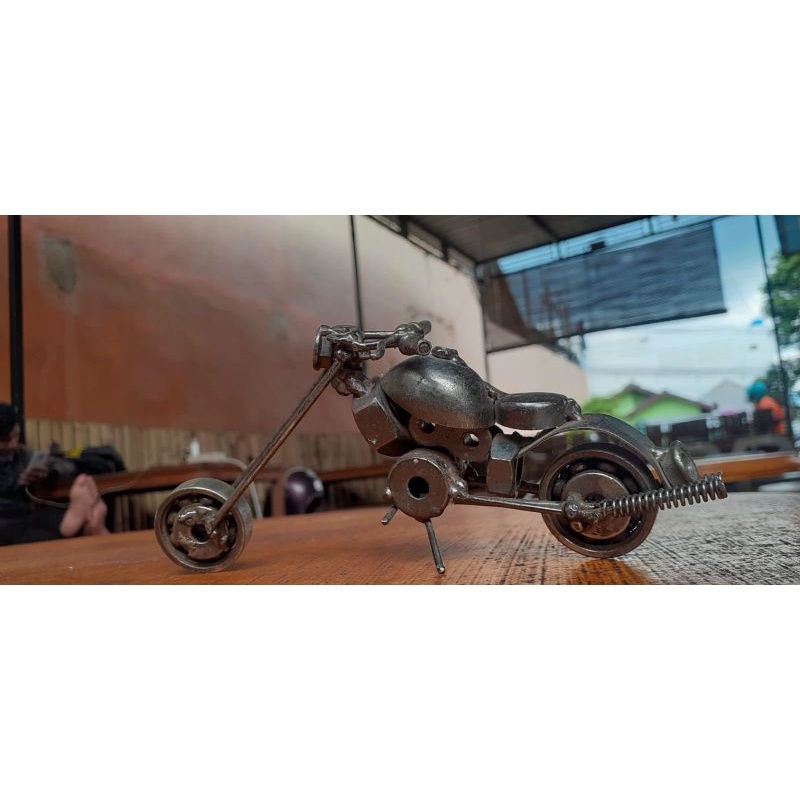 miniatue sepeda antik
