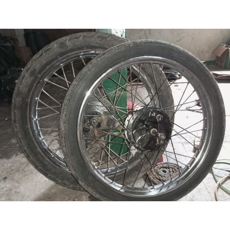 Velg Suzuki a100.VELG SUZUKI LENGKAP DGN BAN. Velg Suzuki A100 Velg Suzuki A100 lengkap dengan ban. 