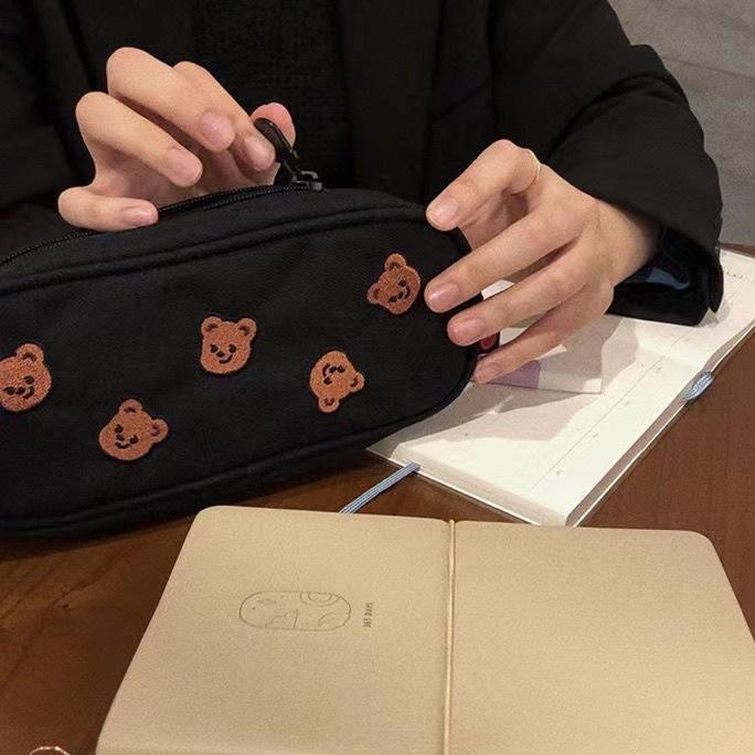 

SH5✦ KOTAK PENSIL PREMIUM KOREAN BEAR / PENSIL CASE / MAKEUP POUCH / TEMPAT PENSIL AESTHETIC KOREA SIMPLE ELEGAN Banyak Peminat