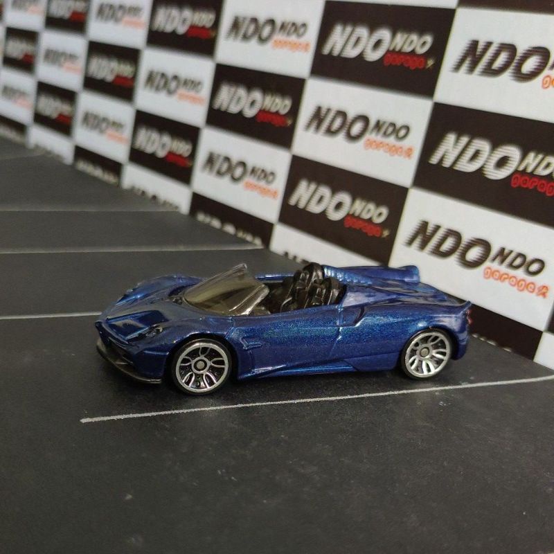 Hot Wheels '17 Pagani Huayra Roadster Blue 2nd Loose - 2017 HW Exotics