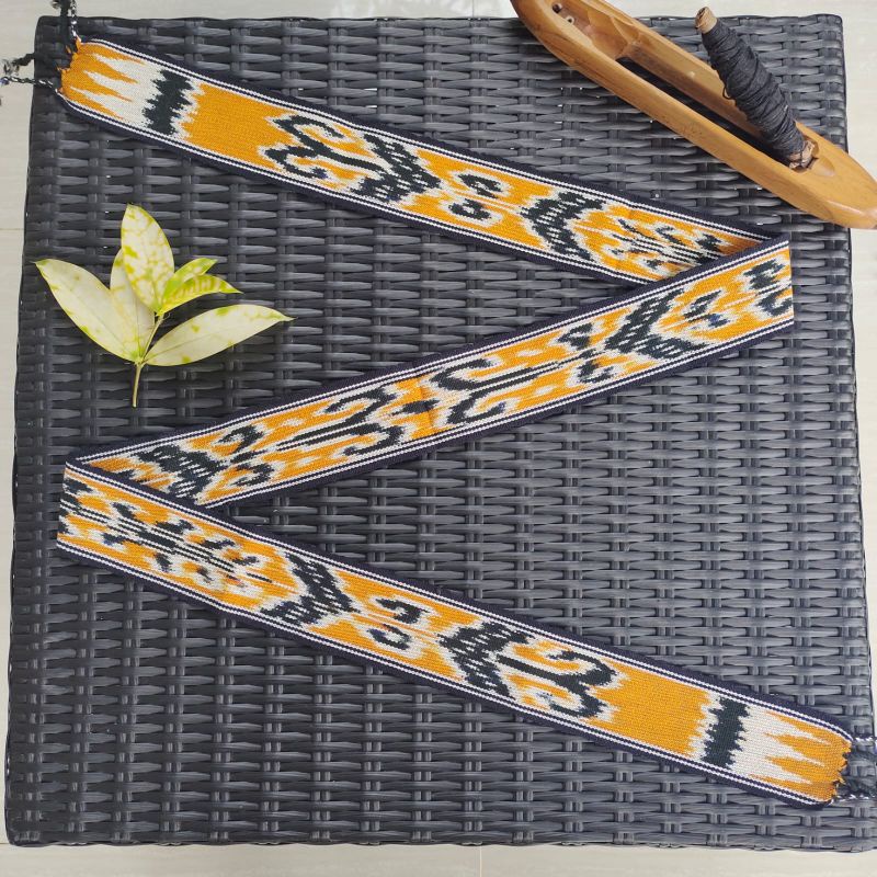 TENUN IKAT KEPALA MOTIF PREMIUM MOTIF KALIMANTAN