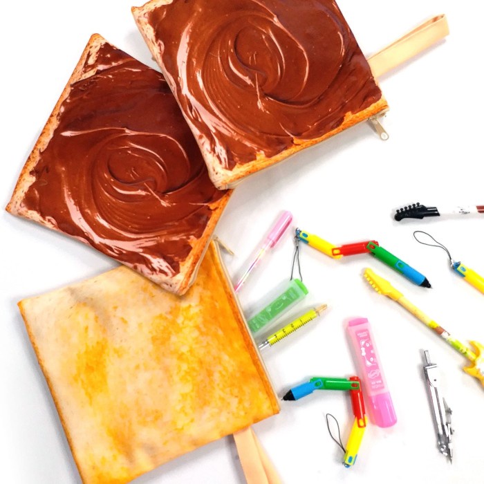 

Terlaris ✨ -Tempat Pensil gambar Roti Tawar dengan selai Coklat- 2.1.23