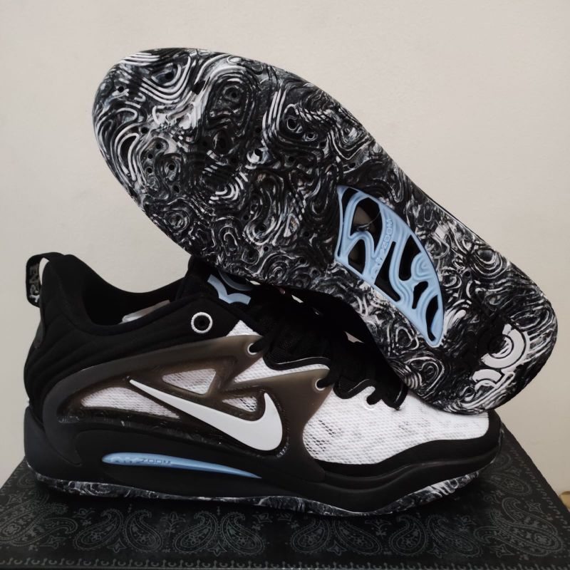 SEPATU BASKET KD 15 BROKLIN AWAY BLACK WHITE