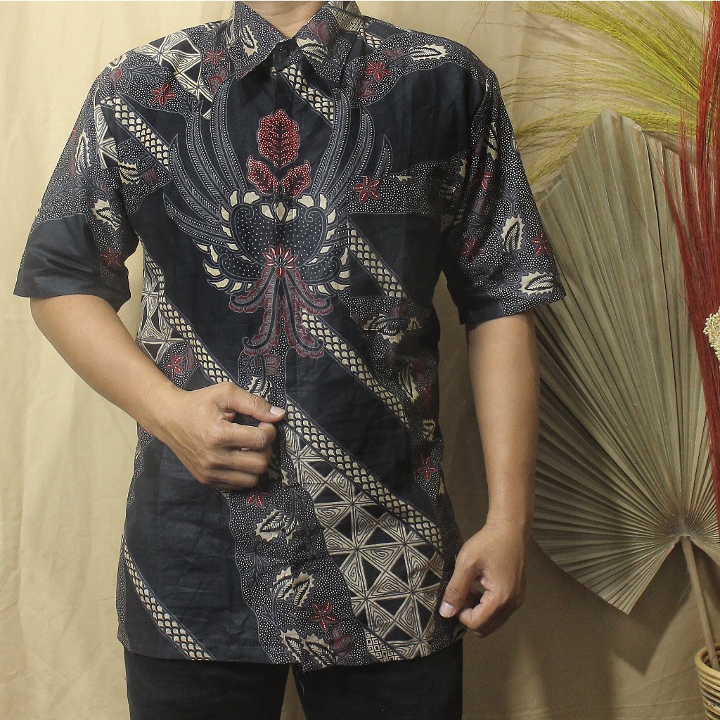 Batik Lengan Pendek Pria Hitam Reguler Bahan Katun HM7319