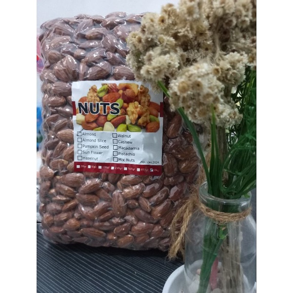 

Kacang Almond Kupas Panggang Almond Premiun Quality