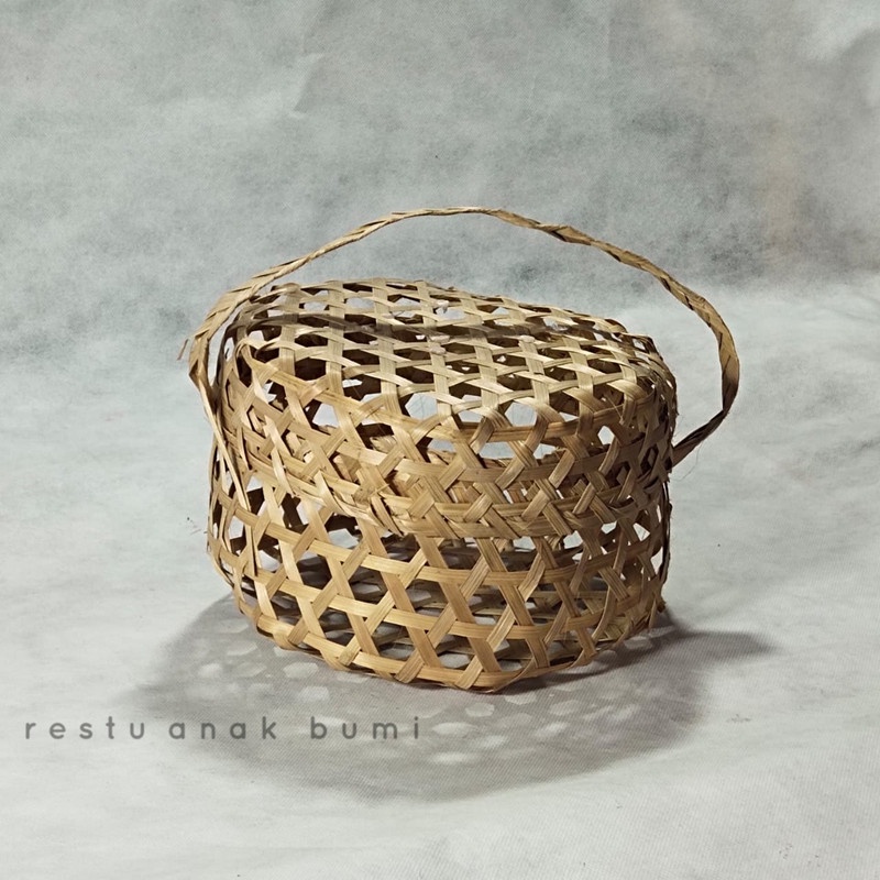 

Tas Bambu Snack Hexagonal 19x16cm/Hadiah/Lamaran/Parcel Lebaran/Natal/Imlek/Catering/Souvenir/Wadah Serbaguna/Basket/Craft/Fruit Box/Sembako/Teh/Gula/Beras/Telur/Kado/Gift/Hampers/Hantaran/Makanan/Minuman/Keranjang Buah