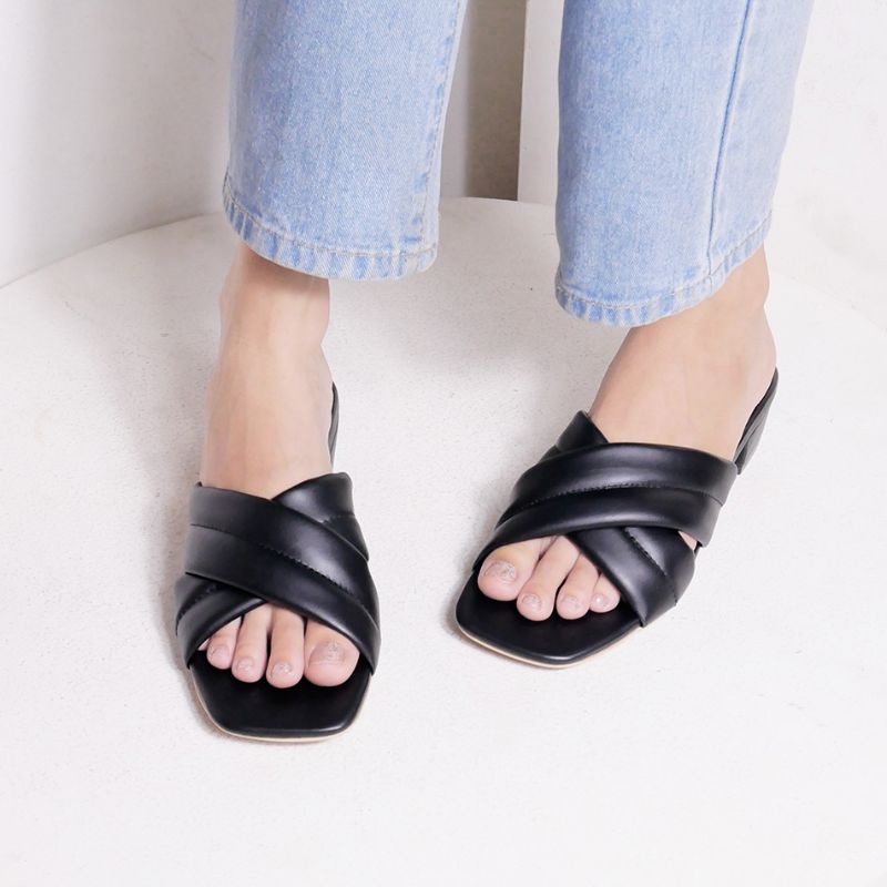 Sandal Wanita 3cm silang kelembung gemoy