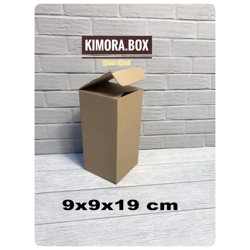 

Kardus uk. 9x9x19 cm.... box karton model pizza U/ aksesoris-dll