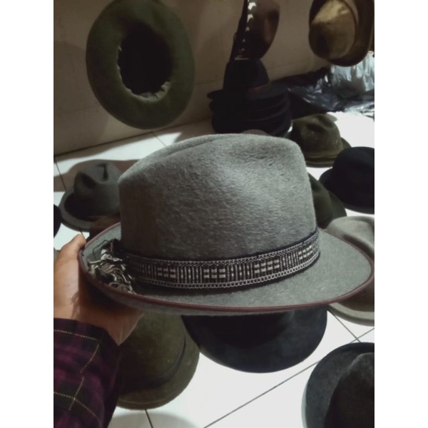 topi laken bahan kulit sapi original asli yang lagi trend di era 2024