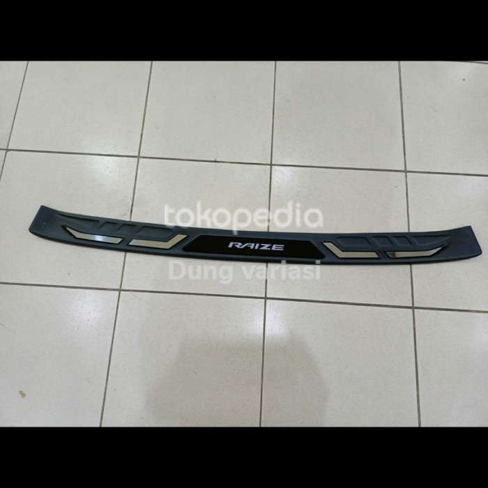 sillplate belakang Toyota Raize 2021 hitam list chrome