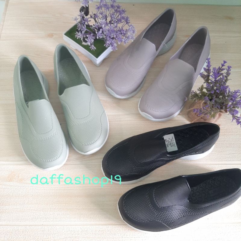 Sepatu Karet Wanita Att SWL 498 Slip On /Sepatu Karet Anti Air Empuk dan lentur