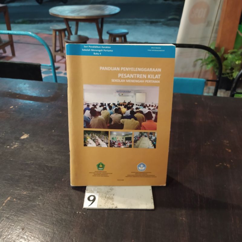 BUKU PANDUAN PENYELENGGARAAN PESANTREN KILAT SEKOLAH MENENGAH PERTAMA